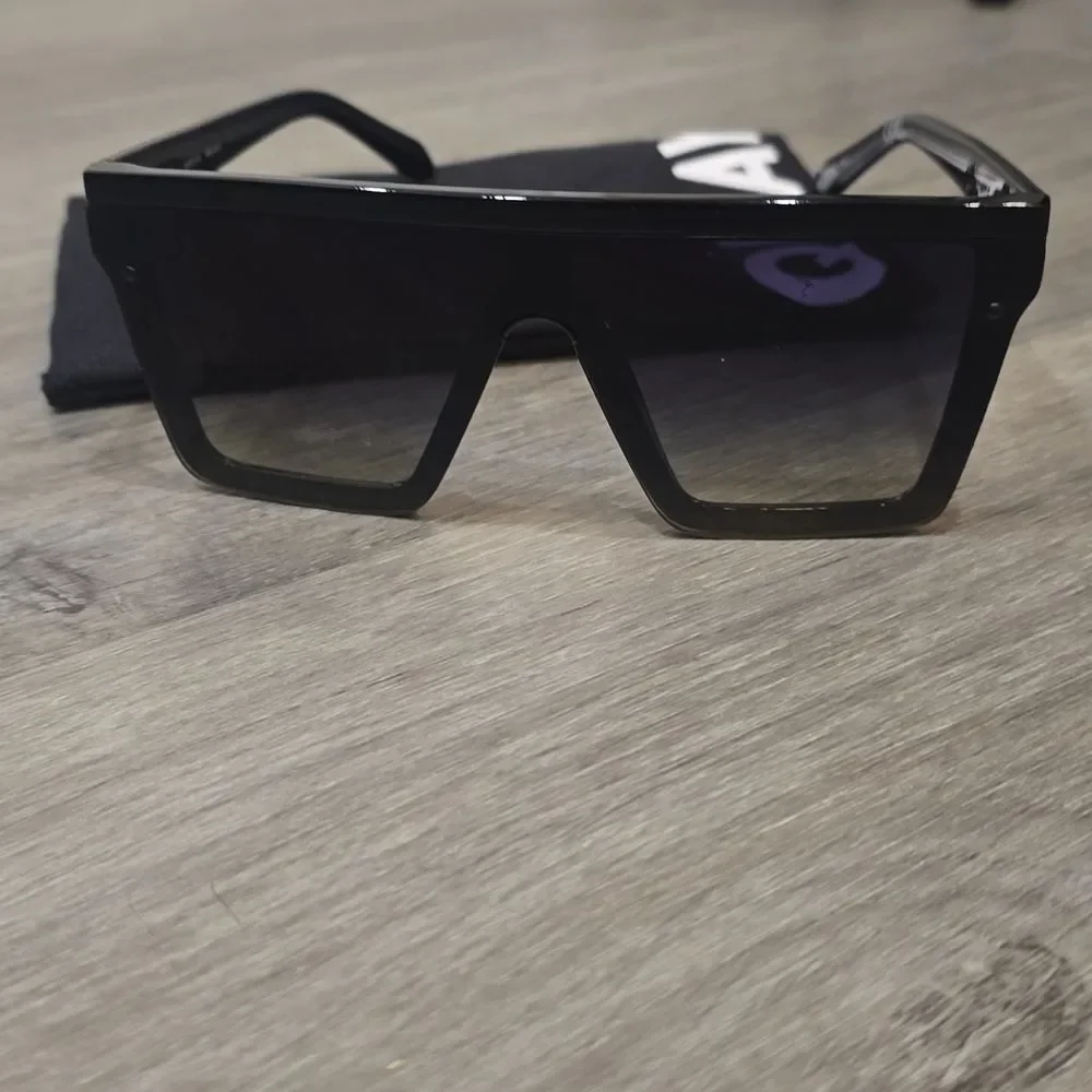Quay Australia Hindsight‎ 51MM Shield Sunglasses- Black/Smoke Green Fade